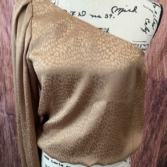 Show Me Your MuMu Top - Picture 3 of 3